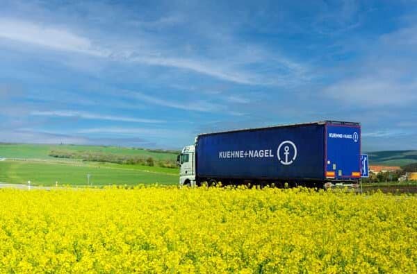 Kuehne Nagel Lkw-Rapsfeld