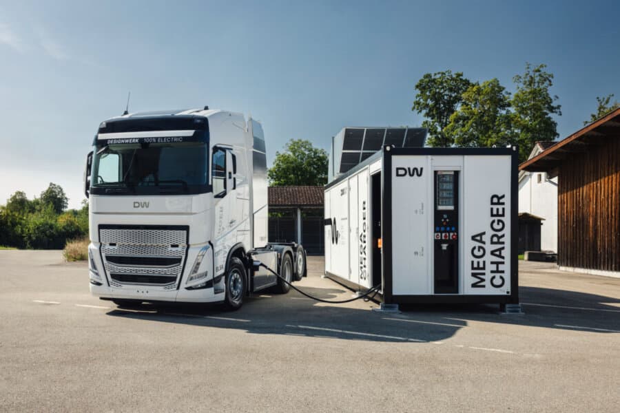 Designwerk E-Lkw Charger Ladestation Elektromobilität